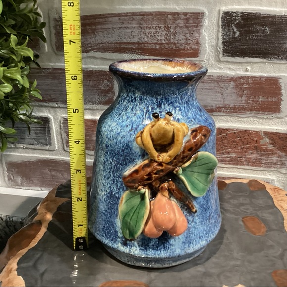 Stunning Hand Crafted Ceramic Frog Design Vase / Decor Piece - High Quality Art - Picture 8 of 13